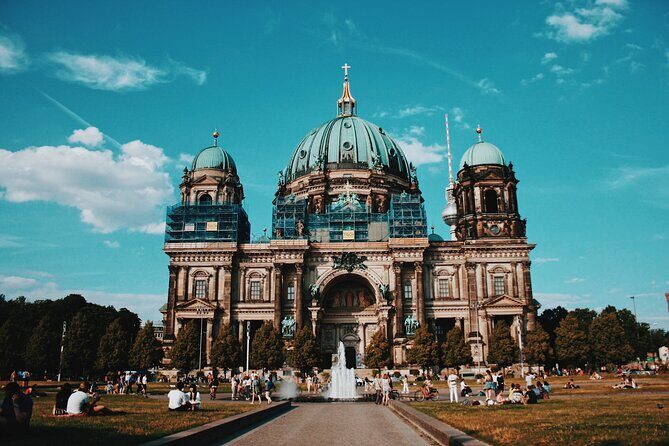 Berlin Scavenger Hunt and Highlights Self-Guided Tour - Key Points