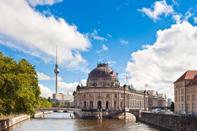 Berlin: Sights and Highlights Bike Tour with a Local Guide - Exploring Berlin on Two Wheels: A Deep Dive into the Sights