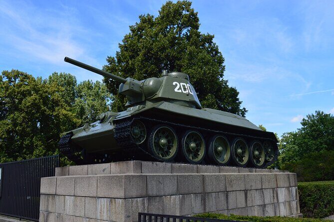 Berlin Third Reich and Cold War 2-Hour Walking Tour - The Experience: What to Expect
