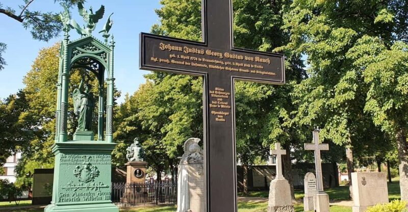 Berlin: Tour through the Invalids' Cemetery - Key Points
