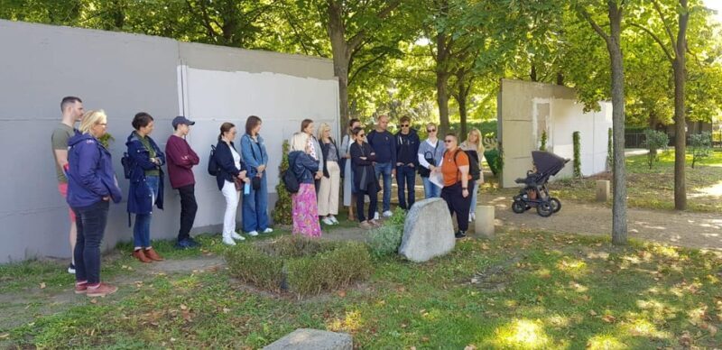 Berlin: Tour through the Invalids' Cemetery - Practical Details and Tips