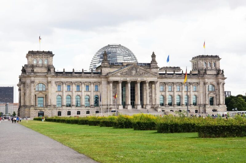 Berlin: Tour with Private Guide - Key Points