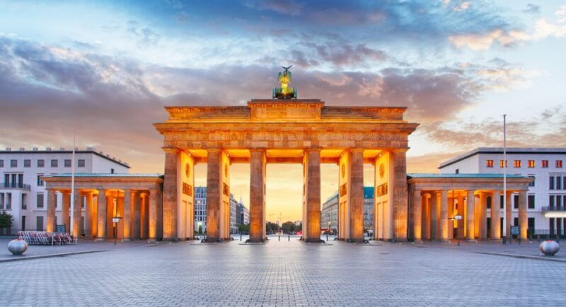 Berlin: Walking Tour of the Top 10 Sightseeing Attractions - Berlin: Walking Tour of the Top 10 Sightseeing Attractions