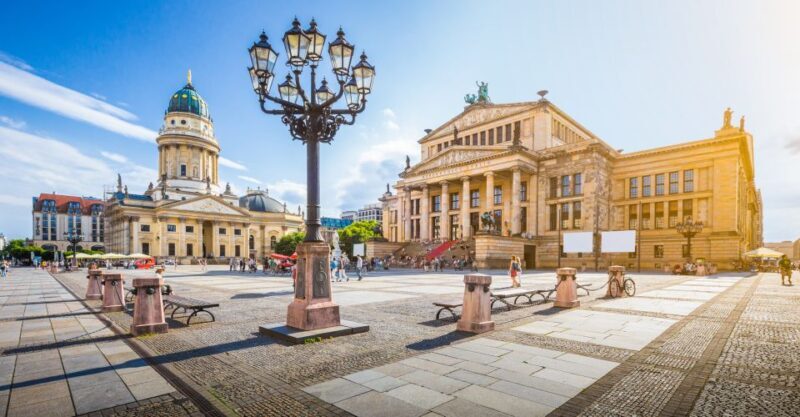 Berlin: Walking Tour of the Top 10 Sightseeing Attractions - Key Points