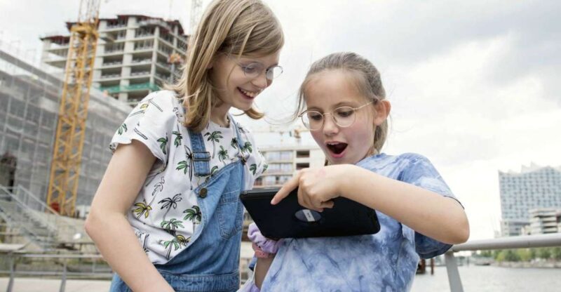 Berlin:City Exploration Scavenger Hunt for Kids with Geolino - A Practical Guide to the Berlin Kid’s Scavenger Hunt