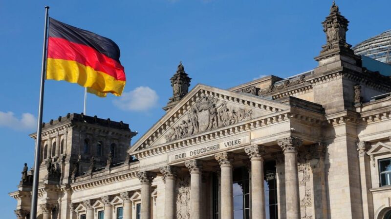 Best of Berlin: Private Walking Tour with a Local - The Experience Provider: Humrahe