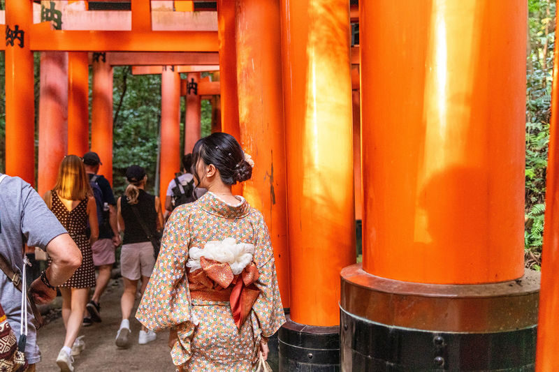 Best of Kyoto & Nara: Kiyomizudera, Nara Park, Todaiji & Much More - Fushimi Inari: a short taste of the red gates