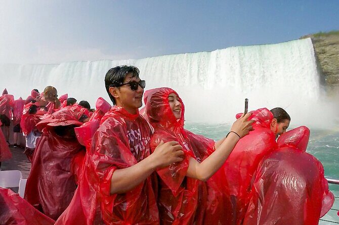 Best of Niagara Falls Canada Tour with Voyage to the Falls Boat - Exploring the Details of the Niagara Falls Tour