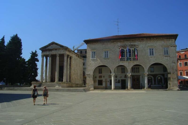 Best of Pula Private Walk Tour with a Professional Guide - Local Traditions and Modern Flavors
