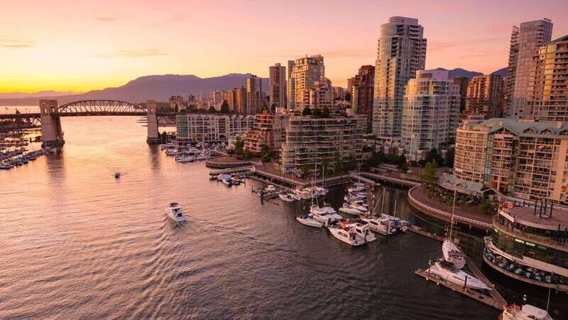 Best of Vancouver: Private Walking Tour with a Local - Key Points