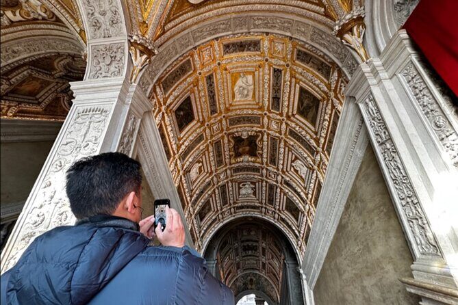 Best Of Venice: Saint Mark's Basilica, Doges Palace with Guide and Gondola Ride - Exploring Venice in Depth: A detailed review