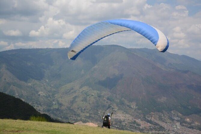 Best paragliding experience in Medellin - A Closer Look at the Paragliding Tour in Medellín