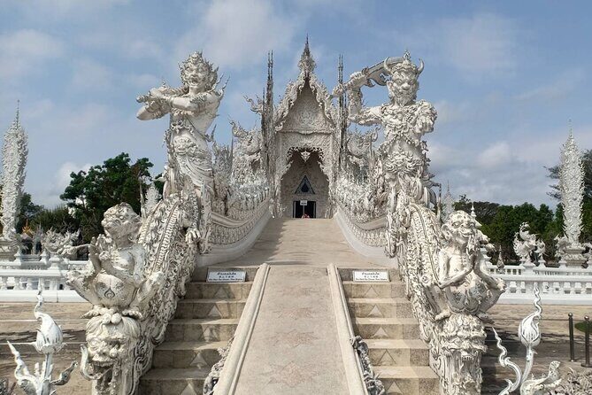 Best Places in Chiang Rai White, Blue, Big Buddha, Tea Plantation - Key Points