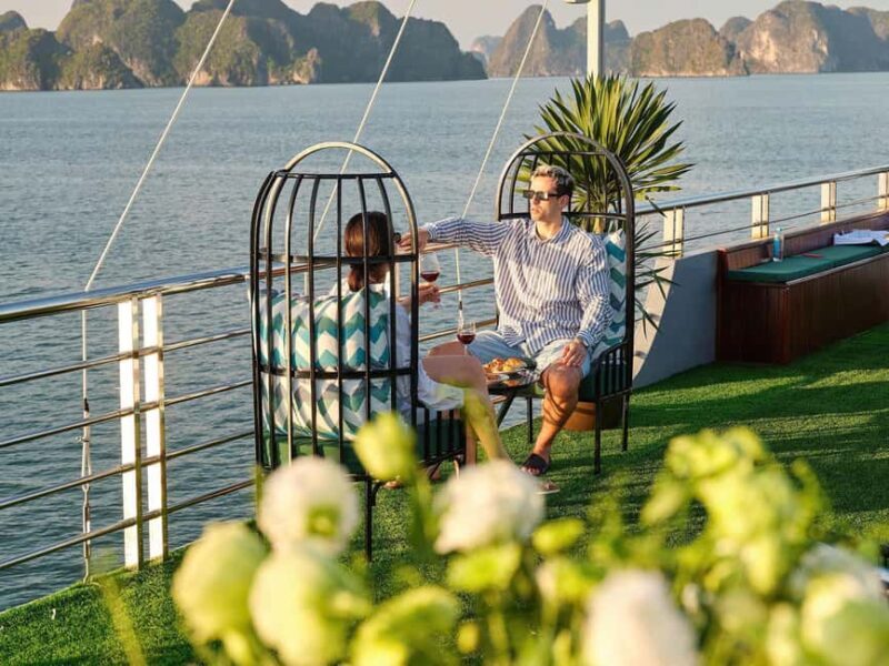Best Seller 5-Star Halong Bay Cruise Jacuzzi & Buffet Lunch - Discovering Halong Bay in Style: A Deep Dive into the 5-Star Cruise