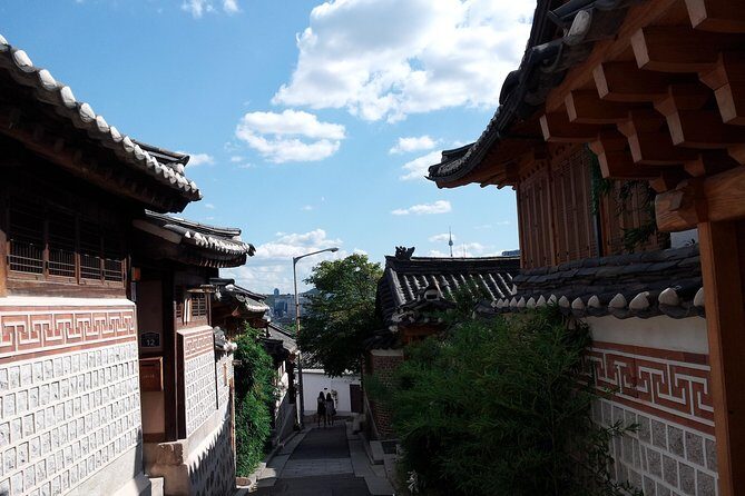 Best Walking Tour to Gyeongbok Palace n Bukchon with Expert - Exploring Gyeongbokgung Palace: A Step Back in Time