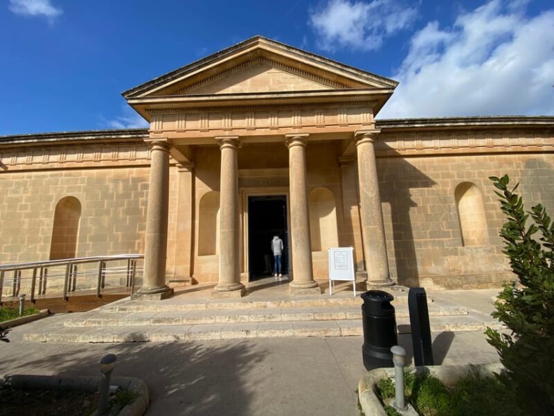 Between Creations and Miracles: Handicrafts and the Basilica of Mosta TOUR IN PORTUGUESE - Key Points