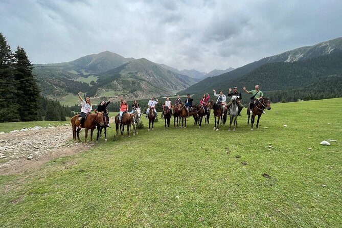 Between Peaks and Traditions: A Scenic 5-Day Kyrgyz Journey - Key Points