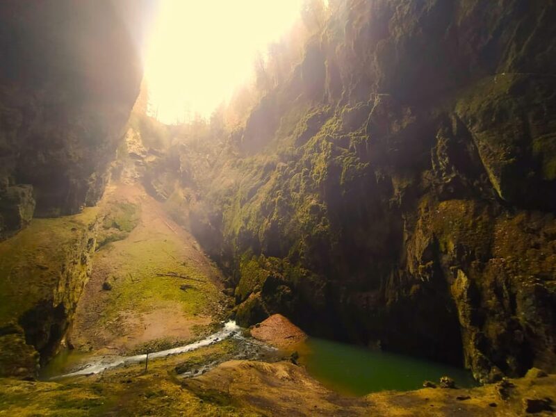 Beyond Brno: Best of Czech Caves - Full-Day Hiking Tour - A Detailed Look at the Beyond Brno: Best of Czech Caves Tour