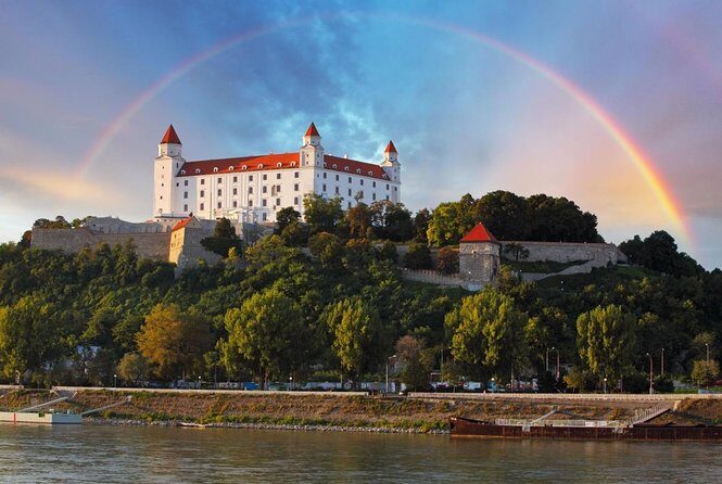 Big Castle Tour in Bratislava by Presporacik Sightseeing Vehicle - Exploring Bratislava’s Highlights in Comfort: The Big Castle Tour by Presporacik