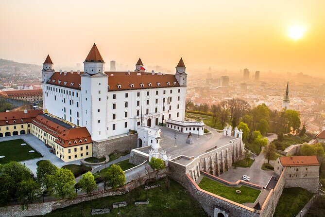Big Castle Tour in Bratislava by Presporacik Sightseeing Vehicle - The Sum Up