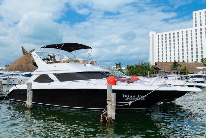 Big Yacht 48ft Rental up to 15 Pax snorkel - Key Points