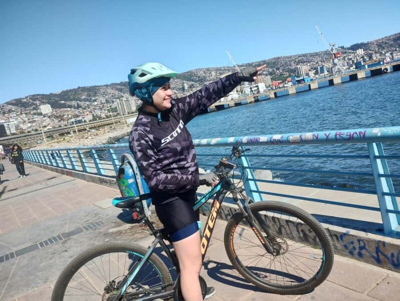 Bike ride along the coast of Viña del Mar or Valparaíso, you choose! - A Deep Dive into the Coastline Bike Tour