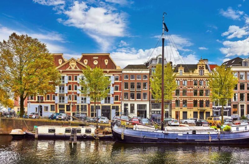 Bike Tour of Amsterdam Old Town, Top Attractions and Nature - The Value of a Guided Bike Tour