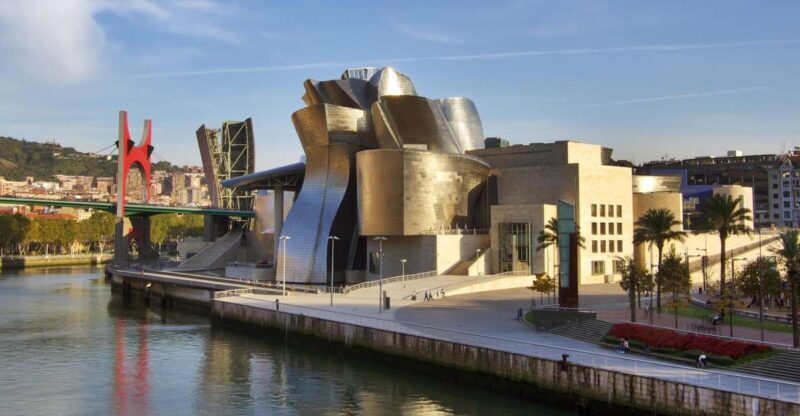 Bilbao: Classic & Modern Guided Walking Tour with Pintxos - The Experience in Detail