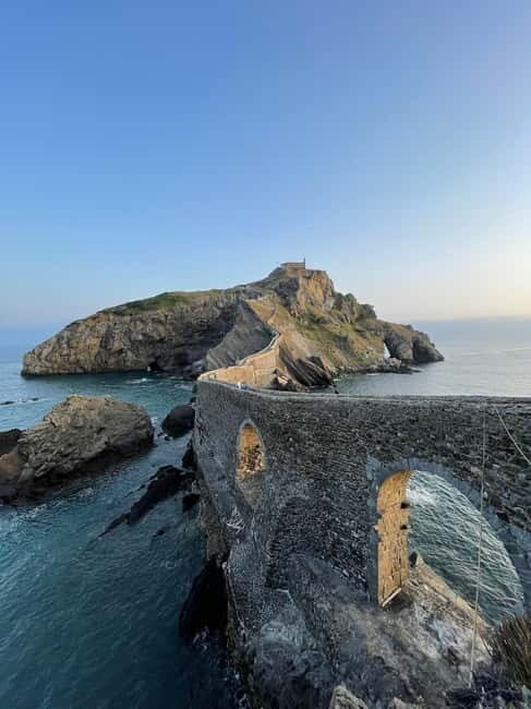 Bilbao: Gaztelugatxe, Bermeo, Mundaka, Gernika, & Wine Tour - Starting Point: The Puppy Sculpture in Bilbao