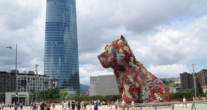 Bilbao: Guggenheim VIP Experience. Small Group. Expert Guide - Key Points