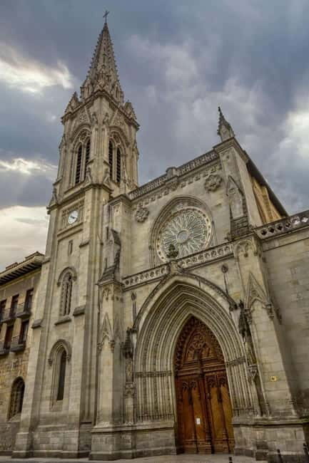 Bilbao: I am a guide who shows the history of the town of Bilbao. - Exploring Bilbao in 1.5 Hours: A Personal Guide to the City’s Heart