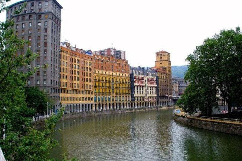 Bilbao : Private Custom Walking Tour with a Local Guide - FAQ