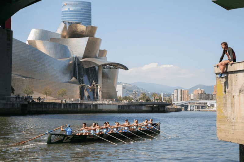 Bilbao: Skip-the-Line Guggenheim Museum Guided Tour - The Experience in Practice