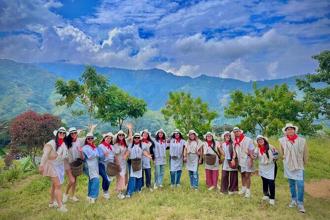 Bilingual coffee tour 30 minutes from Medellin, all inclusive - Key Points