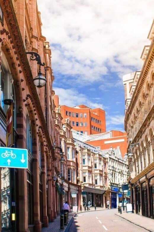 Birmingham's Unique Corners Private Walking Tour for Couples - Victoria Square & Town Hall