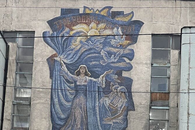 Bishkek : USSR History , Soviet Architects , Statues & Mosaics - Symbols of the Soviet Era