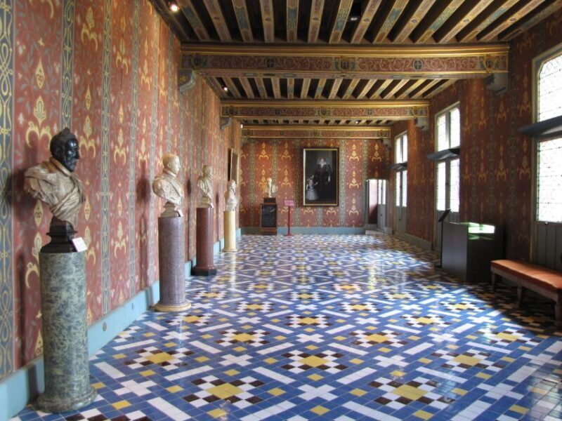 Blois: Private Tour of Blois Castle with Entry Tickets - Architectural Marvels and Artistic Masterpieces