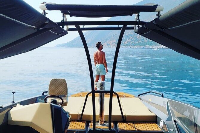 Blue cave & Hvar, 5 islands speed boat tour with unique boats from Split - FAQ
