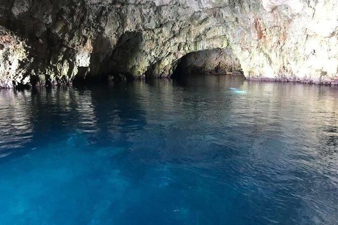 Blue cave tour with speed boat from town Hvar - Key Points