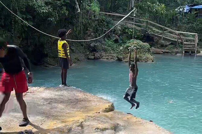 Blue Hole and bamboo rafting combo - Key Points