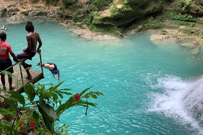 Blue Hole & Dunn's River Falls with Lunch from Negril - Exploring Jamaica’s Waterfalls: Blue Hole & Dunn’s River Falls Tour from Negril