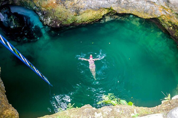 Blue Hole Mineral Spring, Ricks Cafe, 7 Mile Beach and Shopping Private Tour - Stop 2: Seven Mile Beach