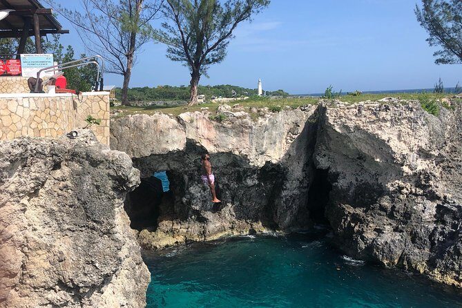 Blue Hole Mineral Springs, Rick's Café, and Shopping Combo Tour - Exploring the Negril Combo Tour: A Closer Look