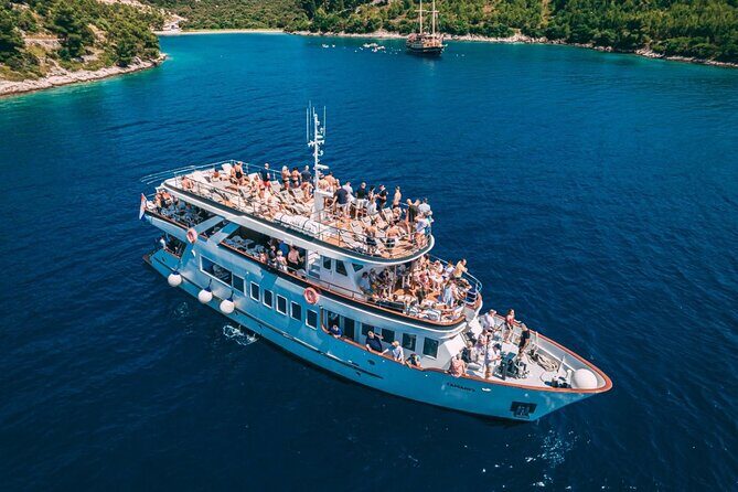 Blue Lagoon, Shipwreck, and Trogir with Lunch and Drink - Transportation and Group Dynamics