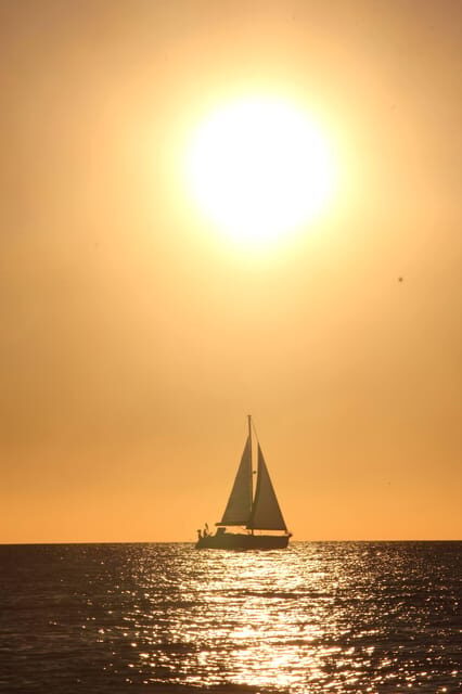 Bluemotion Lisbon: Sunset sailing tour in Tagus River - Key Points