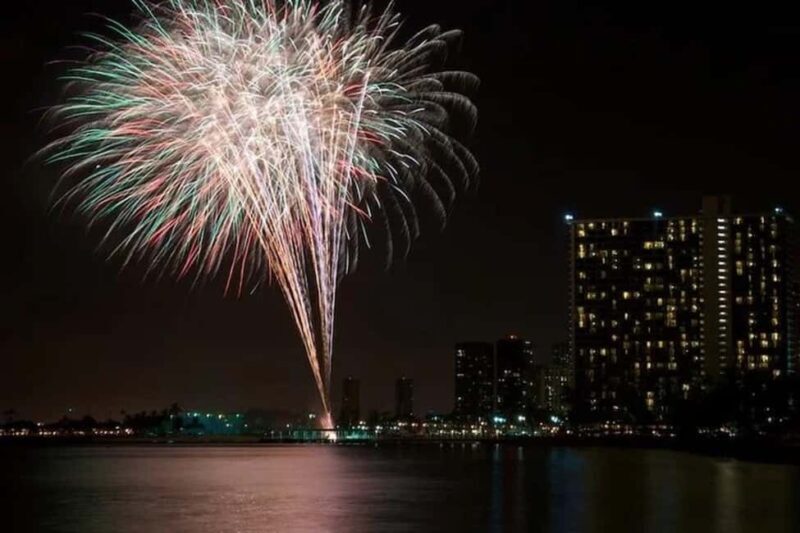 Board from Waikiki Beach: Friday Night Fireworks sail - What the Reviews Say