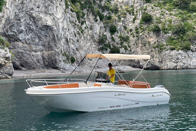 Boat and dinghy rental in Cetara on the Amalfi Coast - The Sum Up