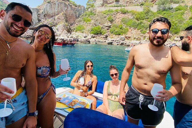 Boat excursions in the Bay of Taormina and Gardens on a private basis - Who Should Consider This Experience?