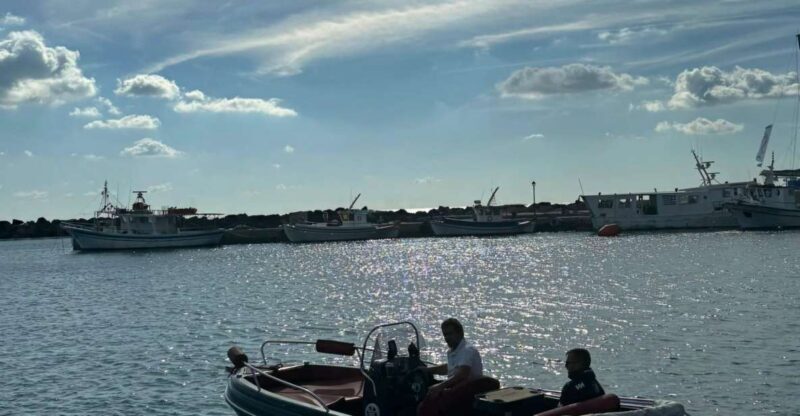 Boat Rental (Crewed) Karel 5.5 - Exploring Santorini by Boat: What to Expect from the Karel 5.5 Experience