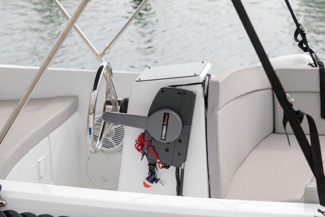 Boat Rental Without License in Benalmádena - Key Points
